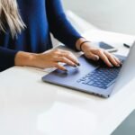 استخدام الحاسوب لإنجاز المعاملات الإلكترونية